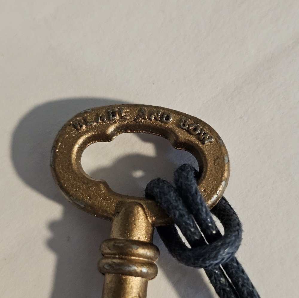 BLADE and BOW BOURBON KEY #4 Stitzel Weller & 4 Collector 5 Keys Club Kentucky‎ - Picture 6 of 6